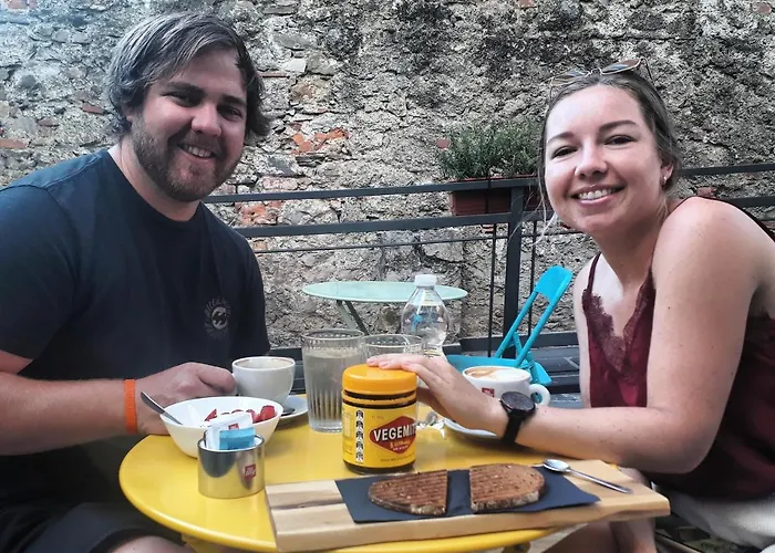 5 Terre Backpackers Albergue